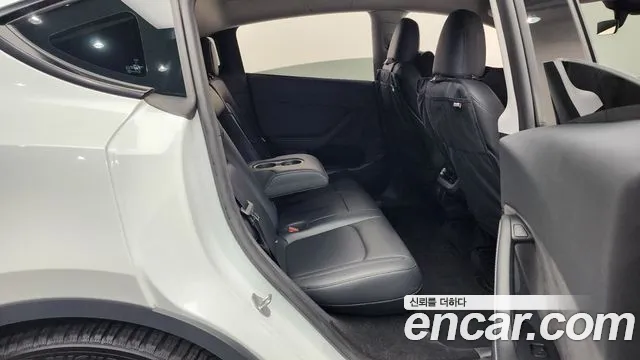 Tesla Model Y — Фото автомобиля 17