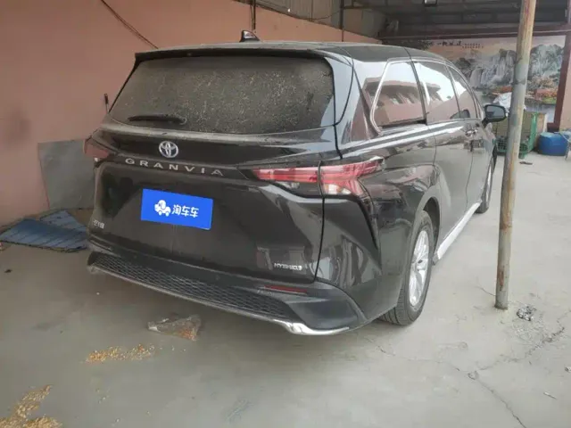 Toyota Granvia — Фото автомобиля 3
