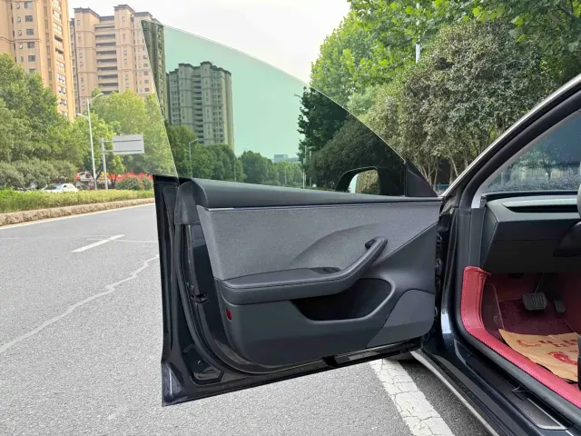 Tesla Model 3 — Фото автомобиля 6