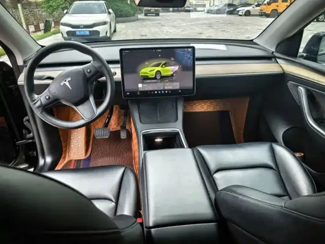 Tesla Model Y — Фото автомобиля 4