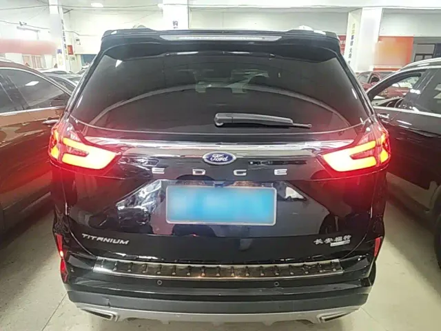 Ford Edge — Фото автомобиля 5