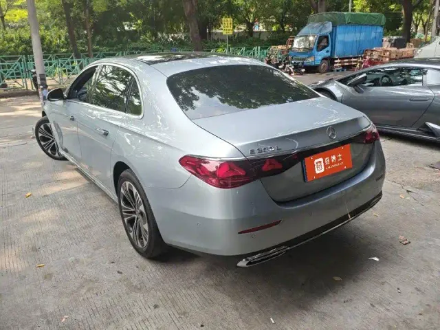 Mercedes-Benz E-Class — Фото автомобиля 4