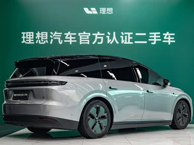 Li Auto i8 — Фото автомобиля 4