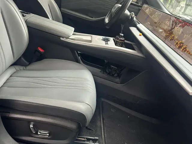 Geely Galaxy E8 — Фото автомобиля 3