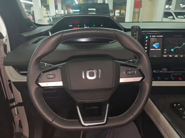 Changan Qiyuan Q05 — Фото автомобиля 10