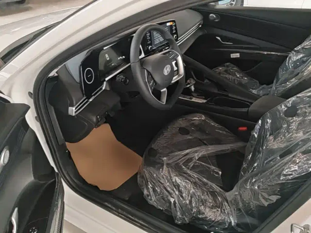 Hyundai Elantra — Фото автомобиля 15