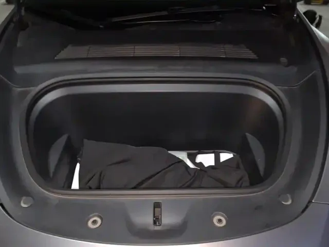 Tesla Model Y — Фото автомобиля 10