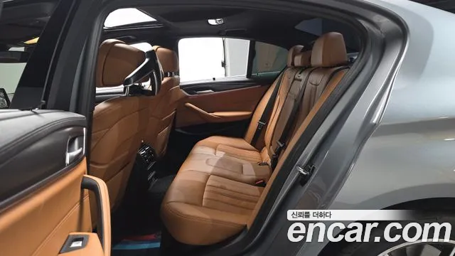 BMW 5 Series G30 — Фото автомобиля 11
