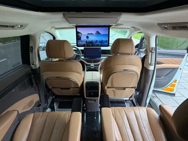Denza D9 — Фото автомобиля 15
