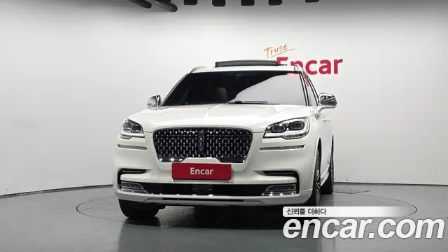 Lincoln Aviator 2nd Gen — Фото автомобиля 3