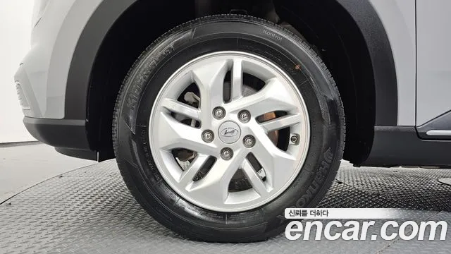 Hyundai Venue — Фото автомобиля 5