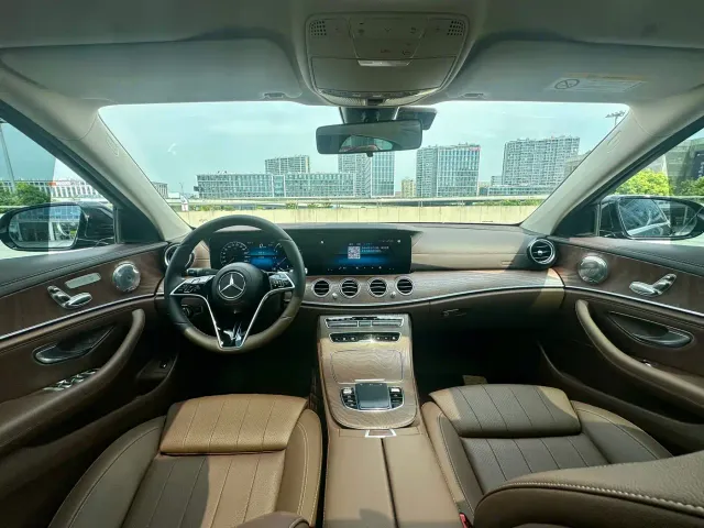 Mercedes-Benz E-Class — Фото автомобиля 6