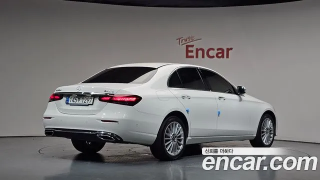 Mercedes-Benz E-Class — Фото автомобиля 2