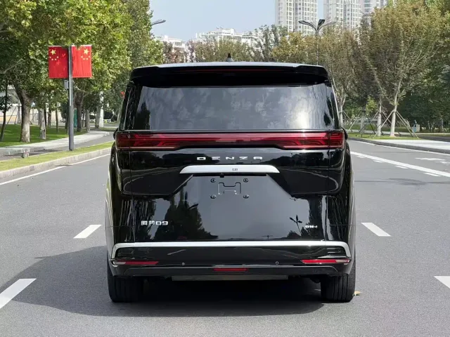 Denza Denza D9 2024 DM-i 980 AWD Flagship — Фото автомобиля 5
