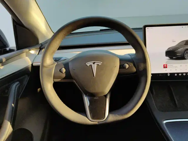 Tesla Model Y — Фото автомобиля 15