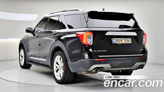 Ford Explorer — Фото автомобиля 2