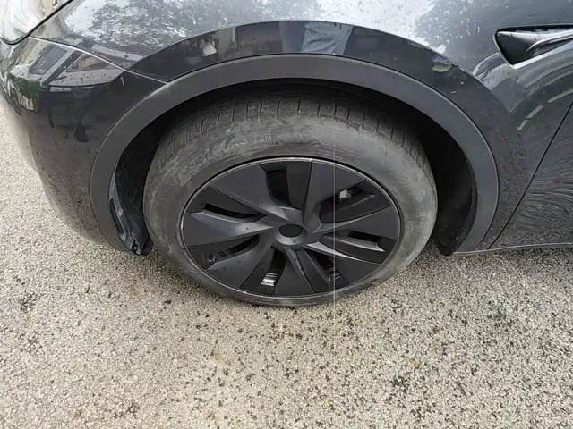 Tesla Model Y — Фото автомобиля 22