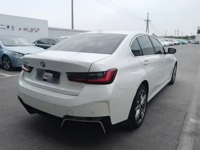 BMW BMW i3 2022 eDrive 35 L — Фото автомобиля 6