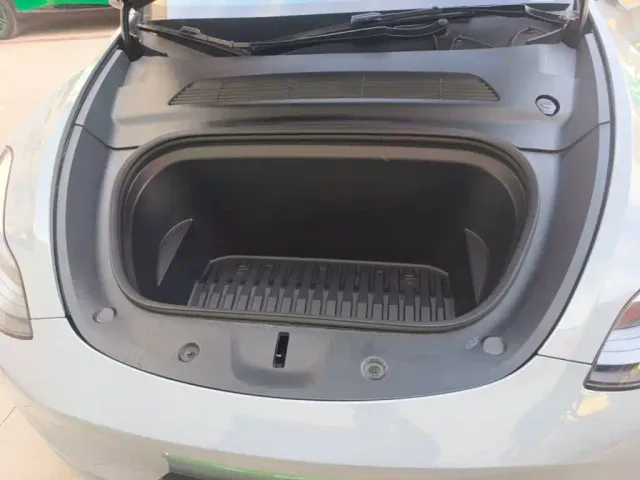 Tesla Model Y — Фото автомобиля 19