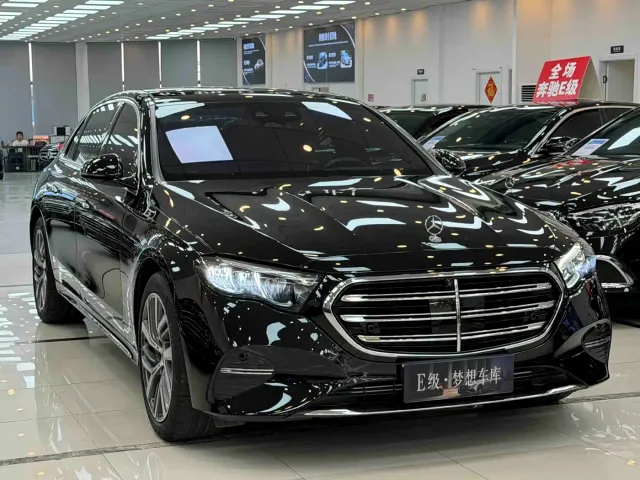Mercedes-Benz E-Class — Фото автомобиля 2