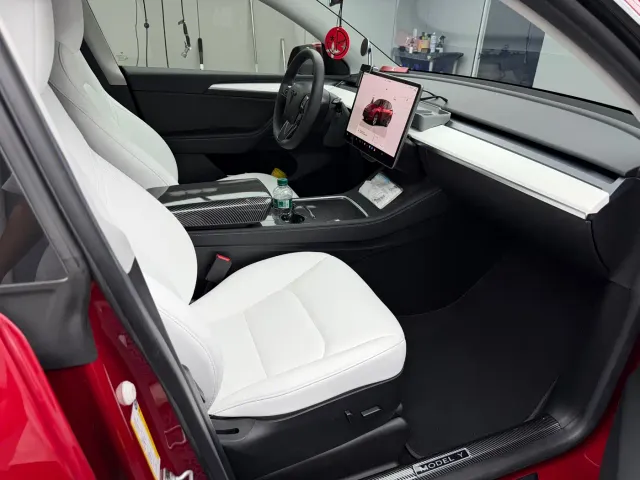 Tesla Model Y — Фото автомобиля 13