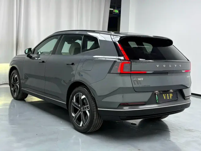 Volvo XC70 Plug-in Hybrid — Фото автомобиля 9