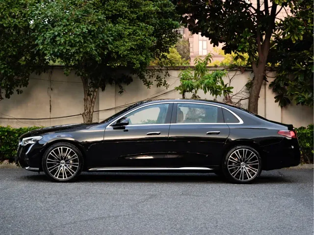 Mercedes-Benz E-Class — Фото автомобиля 3