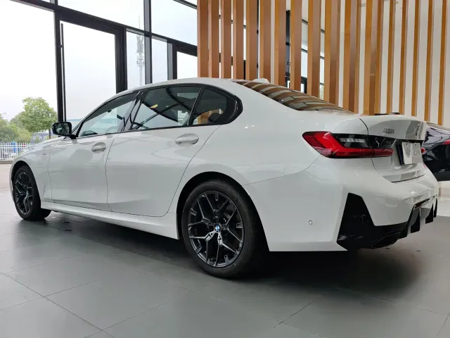 BMW 3 Series — Фото автомобиля 17