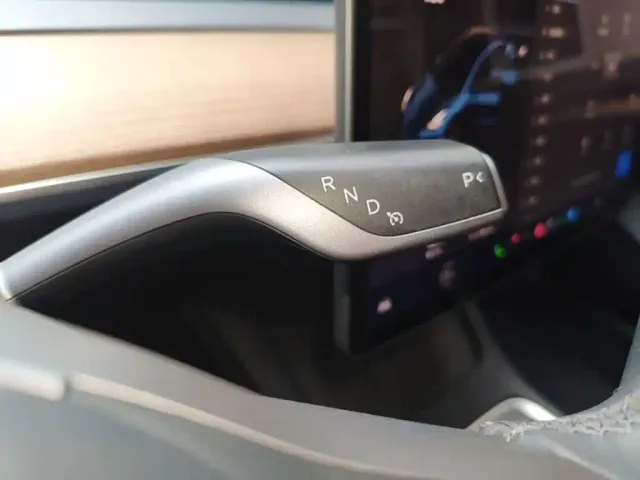 Tesla Model 3 — Фото автомобиля 13