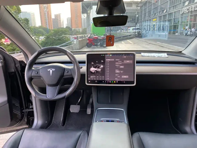 Tesla Model Y — Фото автомобиля 7