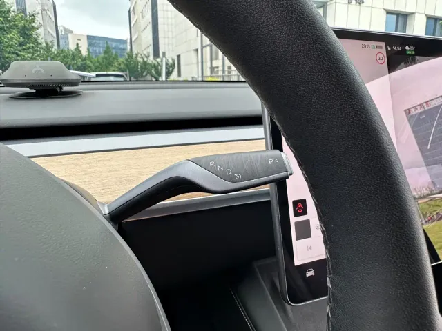 Tesla Model Y — Фото автомобиля 21