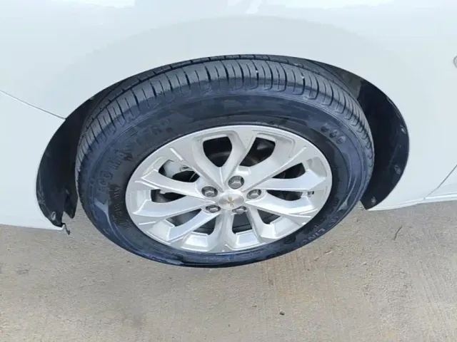 Chevrolet Monza — Фото автомобиля 22