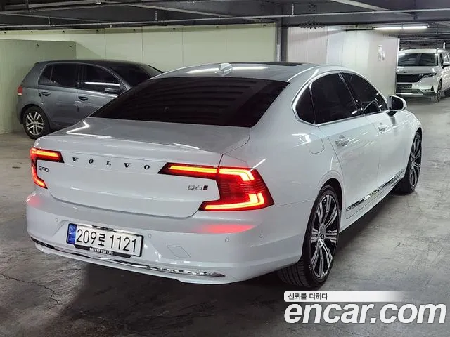 Volvo S90 — Фото автомобиля 3