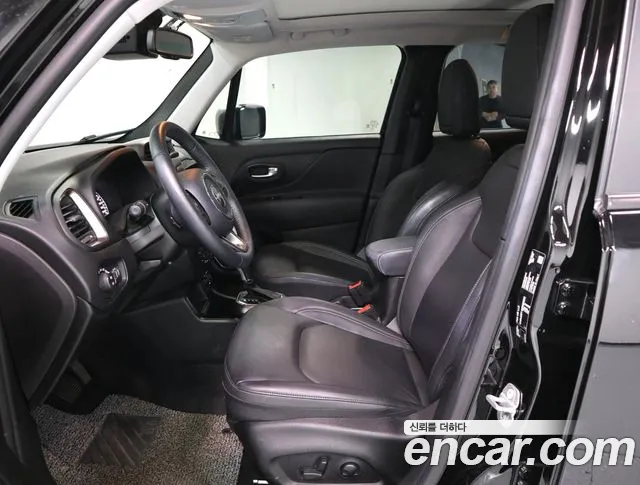 Jeep Renegade — Фото автомобиля 8