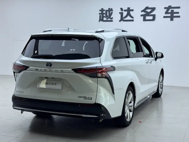 Toyota Sienna — Фото автомобиля 19