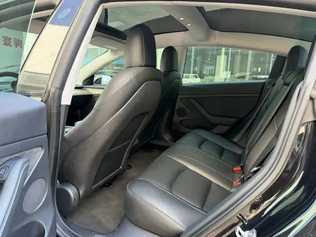 Tesla Model 3 — Фото автомобиля 6