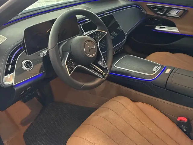 Mercedes-Benz E-Class — Фото автомобиля 5