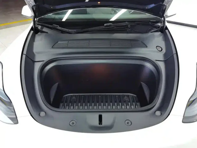 Tesla Model Y — Фото автомобиля 10