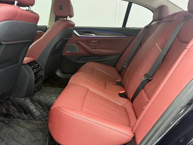 BMW 5 Series — Фото автомобиля 11