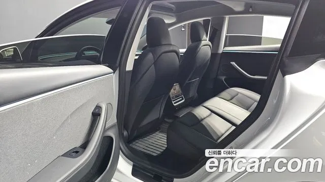 Tesla Model 3 — Фото автомобиля 26