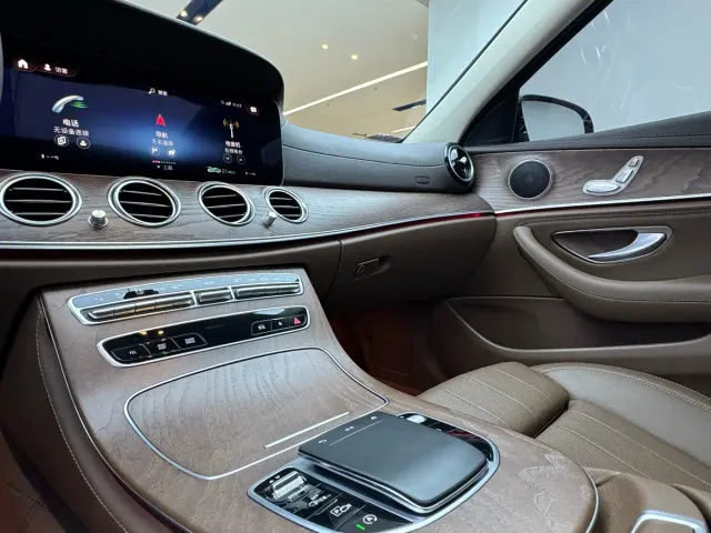 Mercedes-Benz E-Class — Фото автомобиля 7