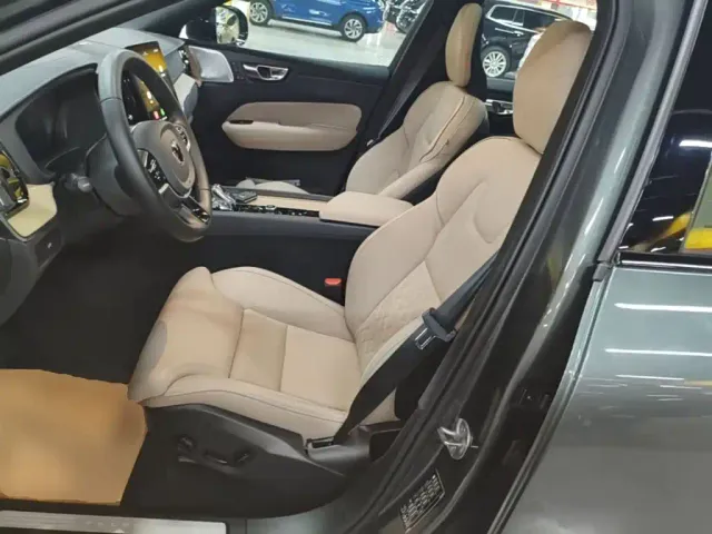 Volvo XC60 — Фото автомобиля 14