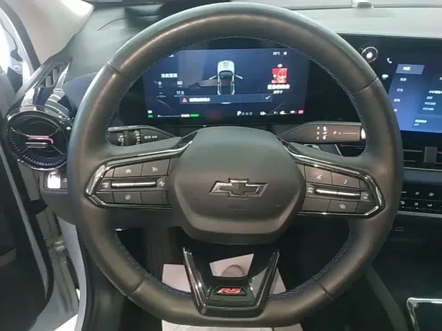 Chevrolet Equinox Plus — Фото автомобиля 10