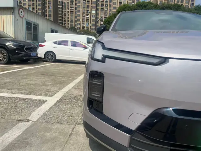 Volvo XC70 Plug-in Hybrid — Фото автомобиля 13