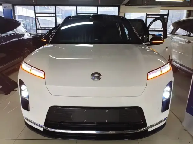 NIO NIO ES8 2025 Model 6-Seat Executive Luxury Edition — Фото автомобиля 2