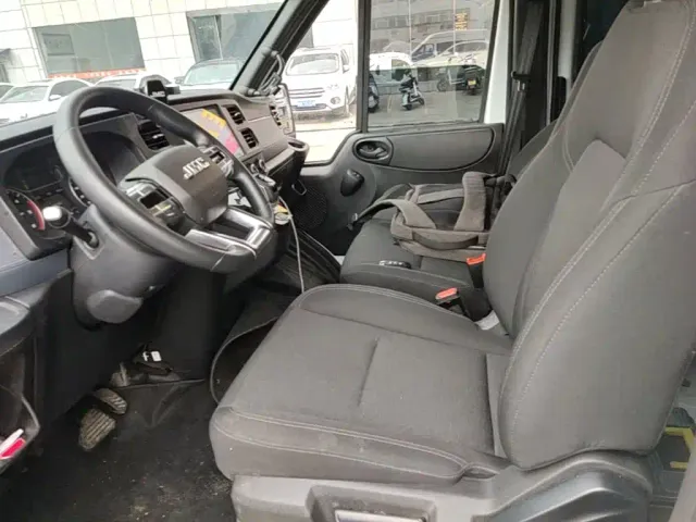 Jiangling JMC Fushun 2025 Model 2.0T 8AT Diesel Medium Wheelbase Medium-High Roof Commercial Multi-purpose Vehicle 7 Seater — Фото автомобиля 10