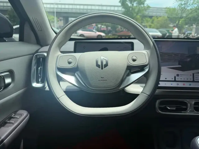 Leapmotor B10 — Фото автомобиля 10
