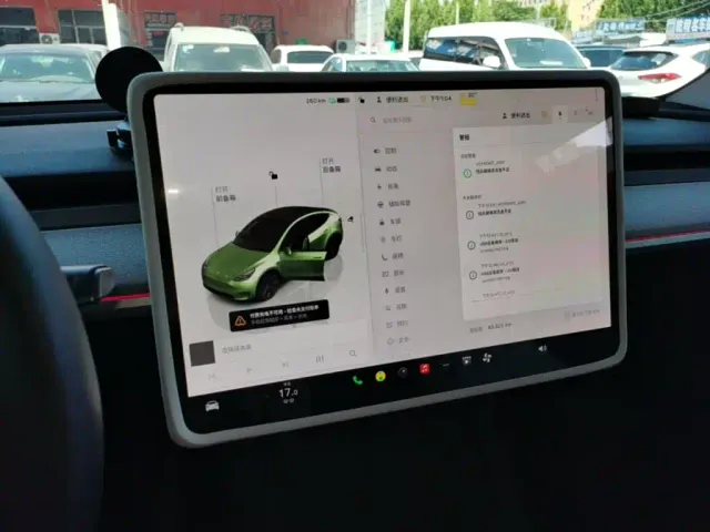 Tesla Model Y — Фото автомобиля 12