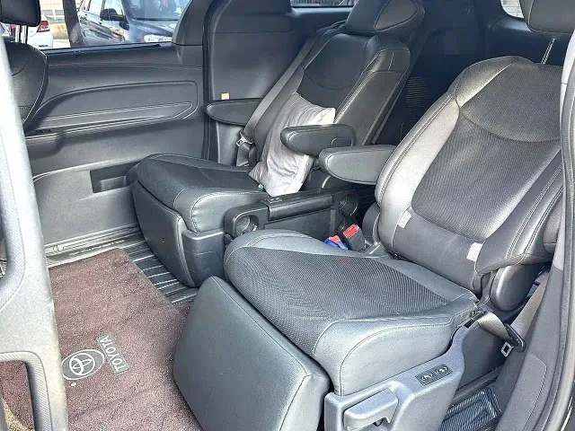 Toyota Sienna — Фото автомобиля 5