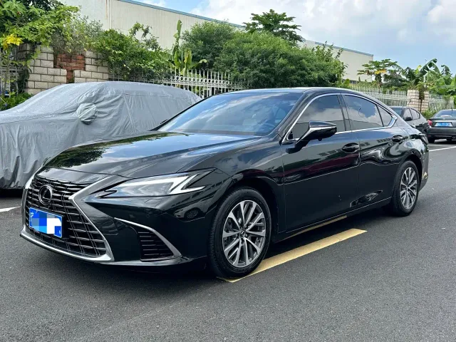 Lexus ES — Фото автомобиля 3